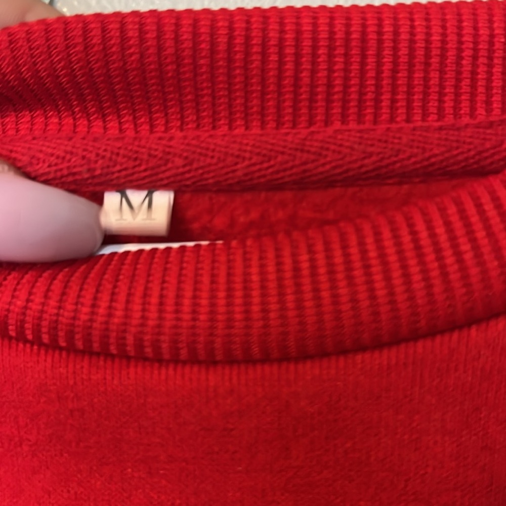 Red sweatshirt - Picture 2 of 4